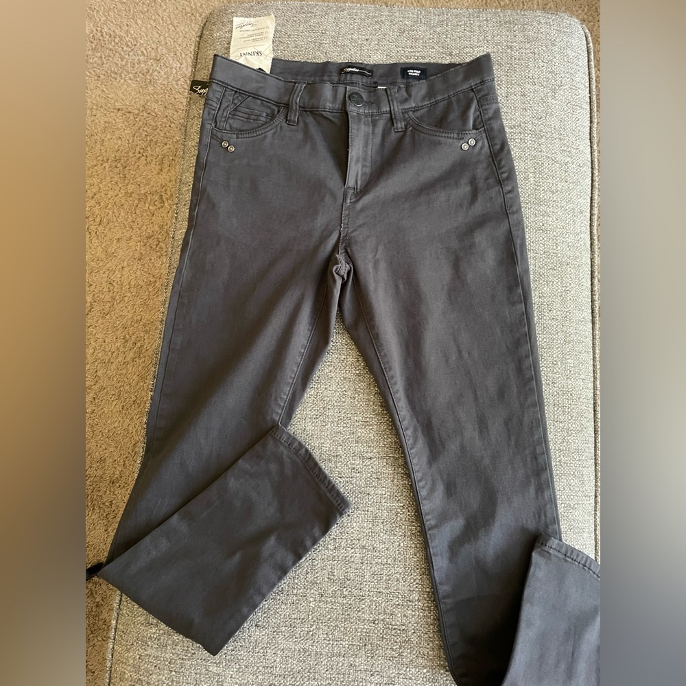 Supplies by Union Bay woman’s Mid Rise Skinny size 8 NWT